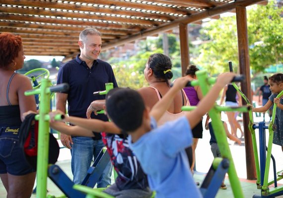 Renan Filho propõe centros regionais para atendimento a crianças com autismo e mães atípicas em AL