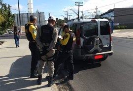 SMTT remove veículos por realizar transporte clandestino