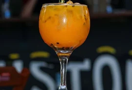 Uma a três doses de álcool por semana já elevam risco de demência em 15%, diz estudo