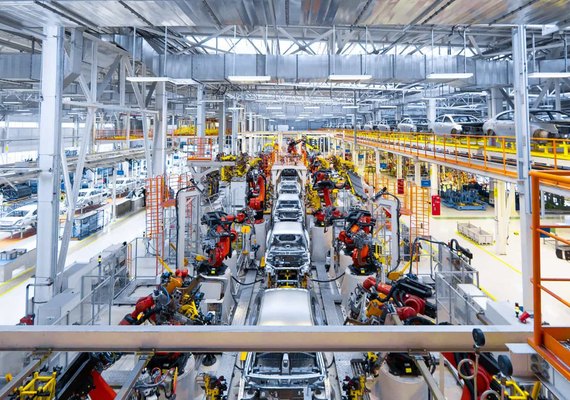 GM e Volks reabrem duas fábricas no País