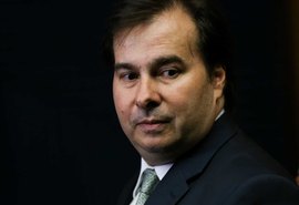 Reforma administrativa pode vir antes da tributária, diz Maia