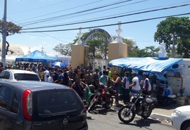 Homenagens pelo Dia de Finados lotam cemitérios de Maceió