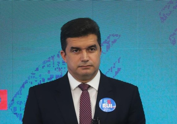 Rui ressalta histórico político e familiar durante debate na TV Pajuçara