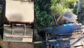 Duas pessoas morrem após carro bater em caminhão em Rio Largo