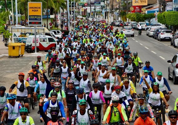 Passeio Ciclístico do IMA reúne cerca de 1.700 participantes na orla de Maceió