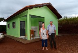 Agricultores do sertão recebem casas do PNHR