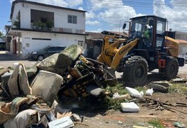 Semsc e Alurb liberam calçadas ocupadas no bairro da Santa Lúcia