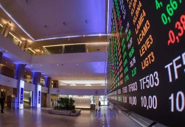 Bolsa recua mais de 2% após recorde e acompanha queda global