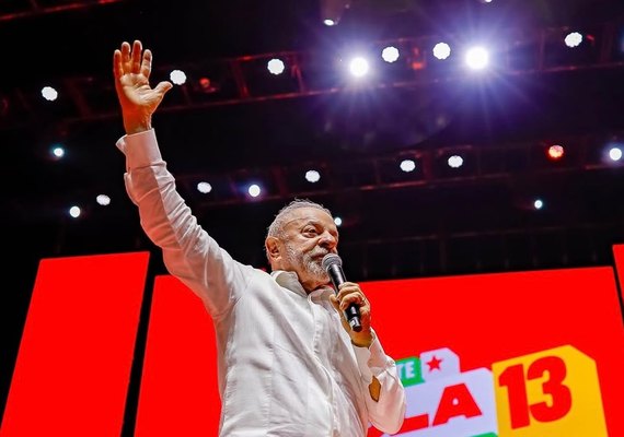 Lula critica André Valadão durante ato de campanha no Rio