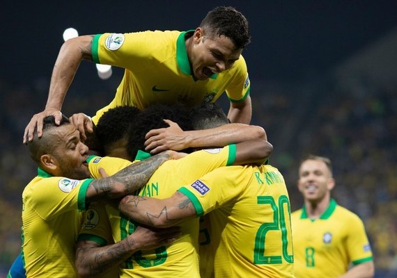 Brasil vence Paraguai e se classifica para semifinais