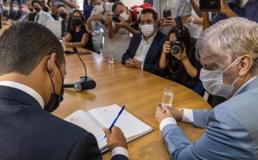 Novos secretários são empossados na manhã desta segunda (4)