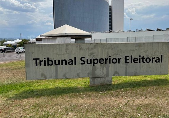 Lula e Flávio Bolsonaro intensificam batalha jurídica no Tribunal Superior Eleitoral (TSE)