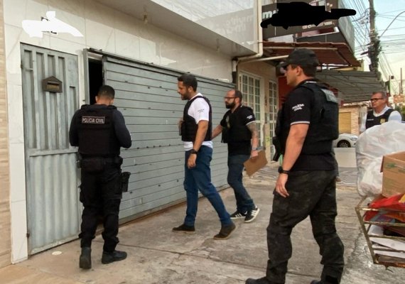 Operação da Polícia Civil apreende armas e drogas no bairro São Jorge em Maceió