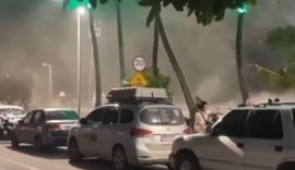 Vídeo: Ventania assusta pessoas e causa danos em estabelecimentos e veículos na orla de Maceió