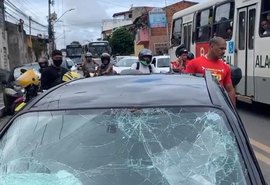 Colisão entre carro e moto resulta em um ferido no bairro do Jacintinho