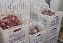 Vigilância Sanitária apreende 400 kg de carnes estragadas em supermercado