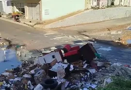 Lixo e água parada aumentam temor de dengue no Primavera