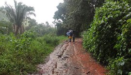 Jovens são encontrados mortos com marcas tiros em estrada vicinal