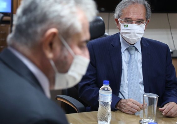 Paulo Guedes pede que presidente do Senado paute votação da reforma do IR