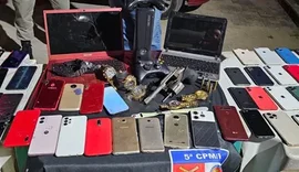 PM apreende arma, munições e dezenas de celulares no Tabuleiro