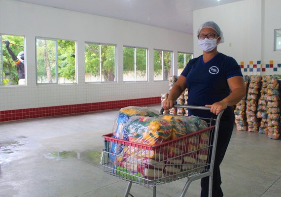 Educação entrega kits merenda para seis escolas nesta quarta (14) e quinta (15)