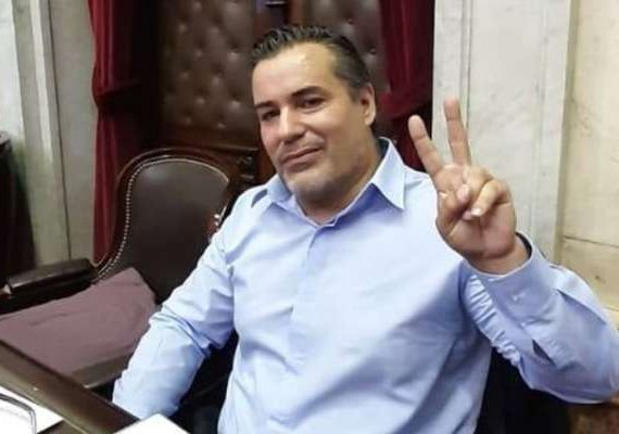 Deputado argentino renuncia após ato erótico em sessão virtual da Câmara
