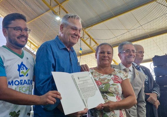Vice-governador participa da entrega de 156 títulos de propriedade em Maribondo