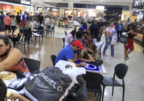 Shoppings em Maceió reabrem com movimentação intensa apesar do horário reduzido