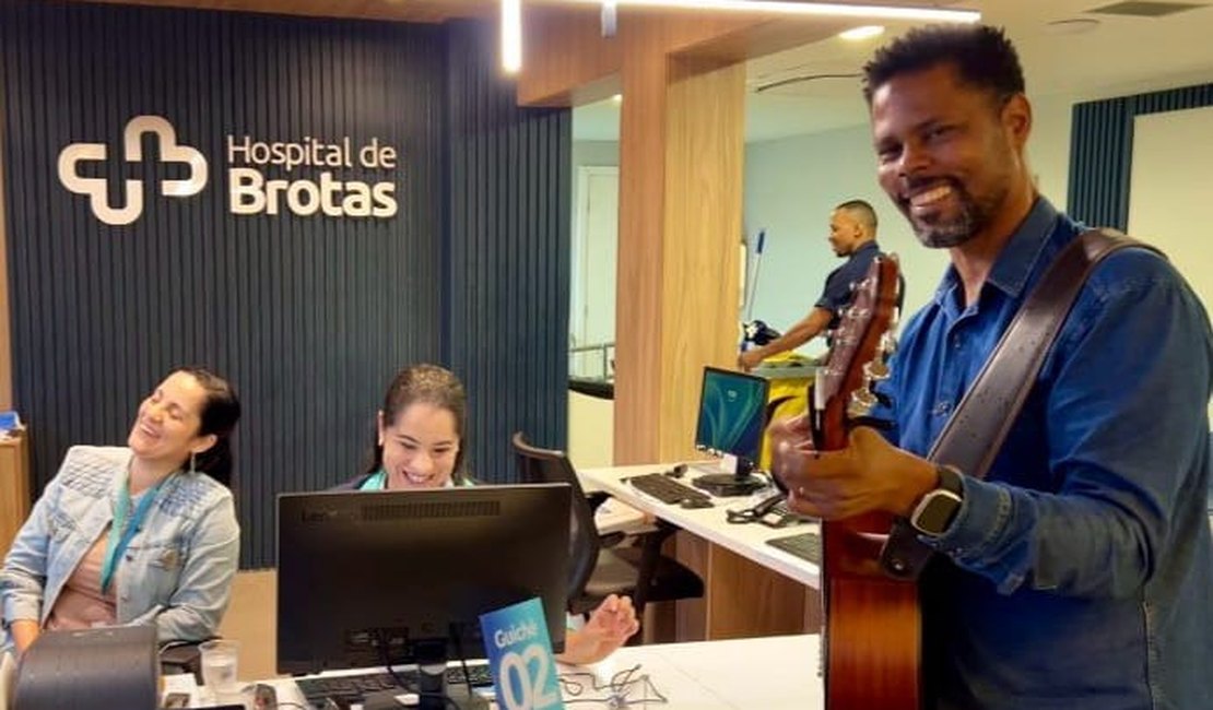 Hospital de Brotas celebra um ano com Coral da PMBA e ações de musicoterapia itinerante