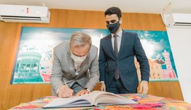 Com viagem de JHC, vice Ronaldo Lessa assume Prefeitura de Maceió