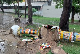 Escultura em homenagem à psiquiatra Nise da Silveira desaba devido às fortes chuvas em Maceió