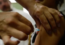 Vacinação contra HPV reduz internações por doenças relacionadas, aponta estudo