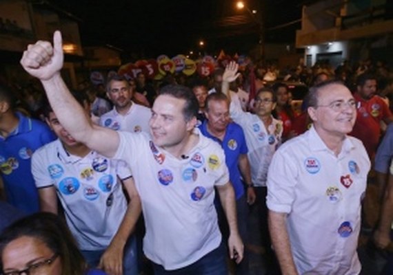 Renan Filho faz caminhada em Maceió e destaca desempenho de AL na 'Prova Brasil'