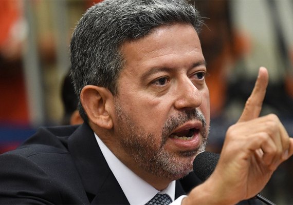 Governo de Bolsonaro é muito enrolado, diz Arthur Lira ao Terra