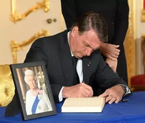 Discurso de Bolsonaro em viagem para funeral de Elizabeth II é criticado pela imprensa internacional