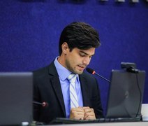 Como relator, João Catunda faz leitura do parecer prévio do Orçamento de 2023