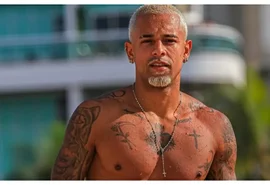 Influencer alertado por 'tattoo de facção' tem 4 milhões de seguidores