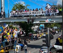 Fleming participa de protesto contra Flávio Bolsonaro (PL) e faz panfletagem na Ufal