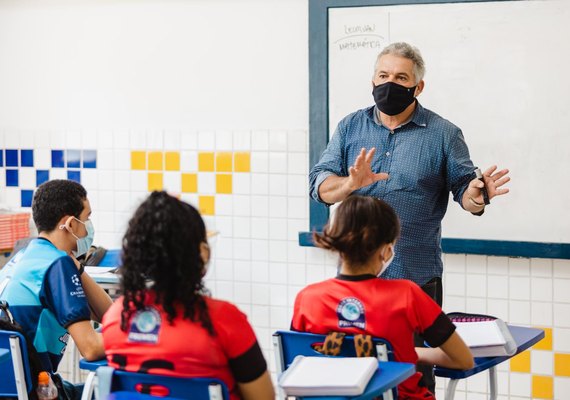 Educação divulga edital de ampliação de carga horária para professores efetivos da Rede Estadual