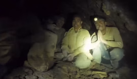 Cinco dos sete presos em caverna no Laos são achados vivos após buscas