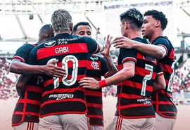 Em ritmo de folia, Flamengo derrota Volta Redonda no Maracanã