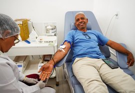 Doador alagoano completa 60 doações de sangue e é homenageado no Hemoal