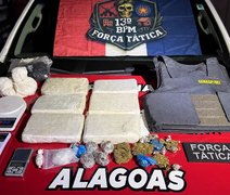PM apreende drogas em casa abandonada no bairro São Jorge em Maceió