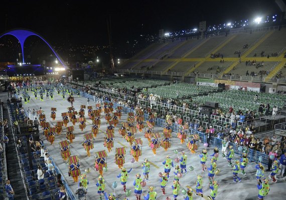 Desfiles das escolas da Série Ouro abrem o Carnaval na Sapucaí