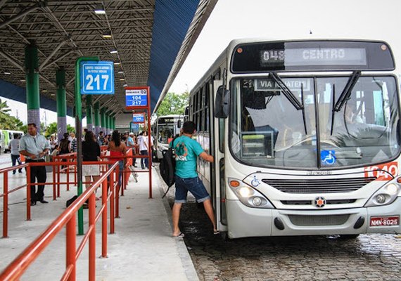 Empresas de ônibus anunciam redução de 30% no quadro de funcionários