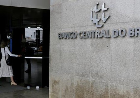 Empresas e pessoas físicas pagaram juros mais altos em outubro