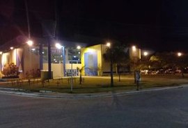 Espaços públicos de Arapiraca ganham nova iluminação em alusão à campanha