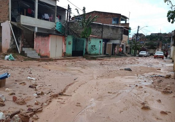 Após chuvas fortes, Maceió registra deslizamentos e pontos de alagamentos