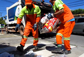 No Dia do Gari, trabalhadores falam sobre respeito à profissão