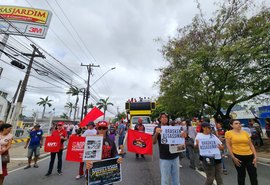 Vítimas da Braskem protestaram da Fernandes Lima até Assembleia Legislativa cobrando realocação imediata